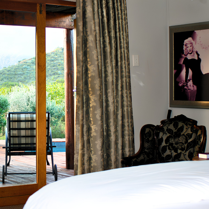 mymering-mae-west-suite-3